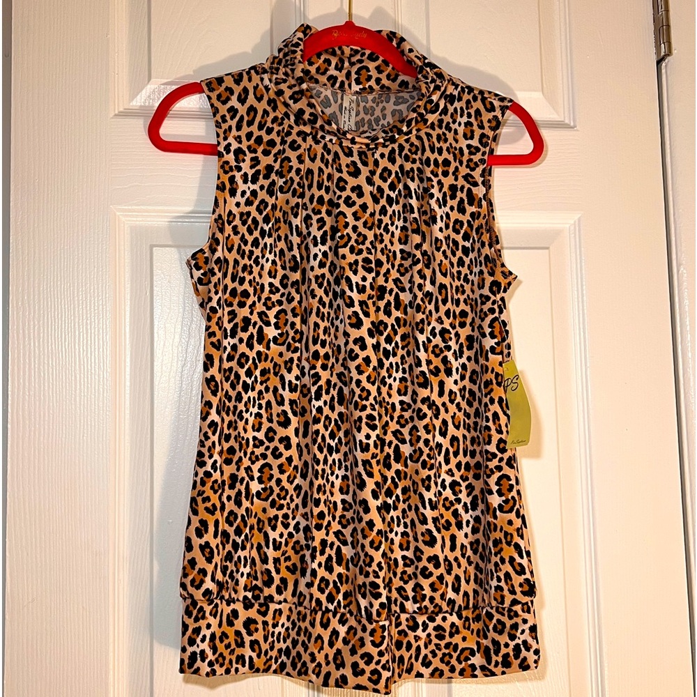 Women’s sleeveless leopard print top Size:Medium